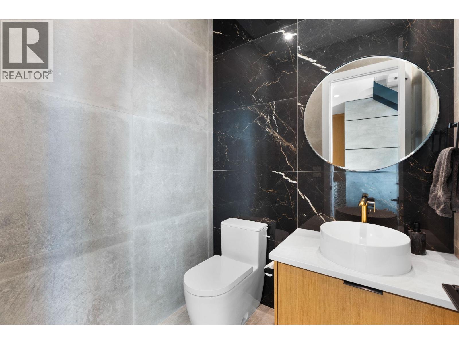 8 Creekstone Place, Port Moody, British Columbia  V3H 4L6 - Photo 17 - R3070702