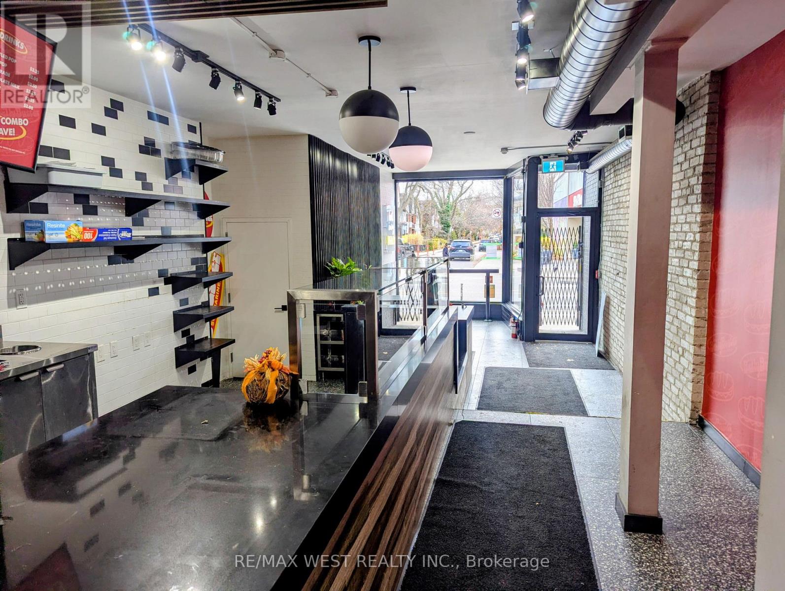 380 Bloor Street W, Toronto, Ontario  M5S 1X2 - Photo 2 - C12583458