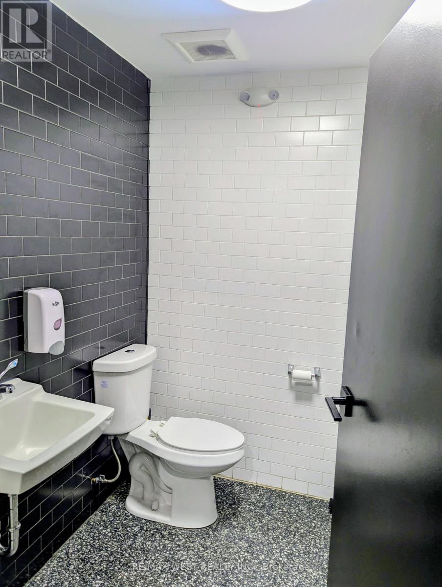 380 Bloor Street W, Toronto, Ontario  M5S 1X2 - Photo 7 - C12583458