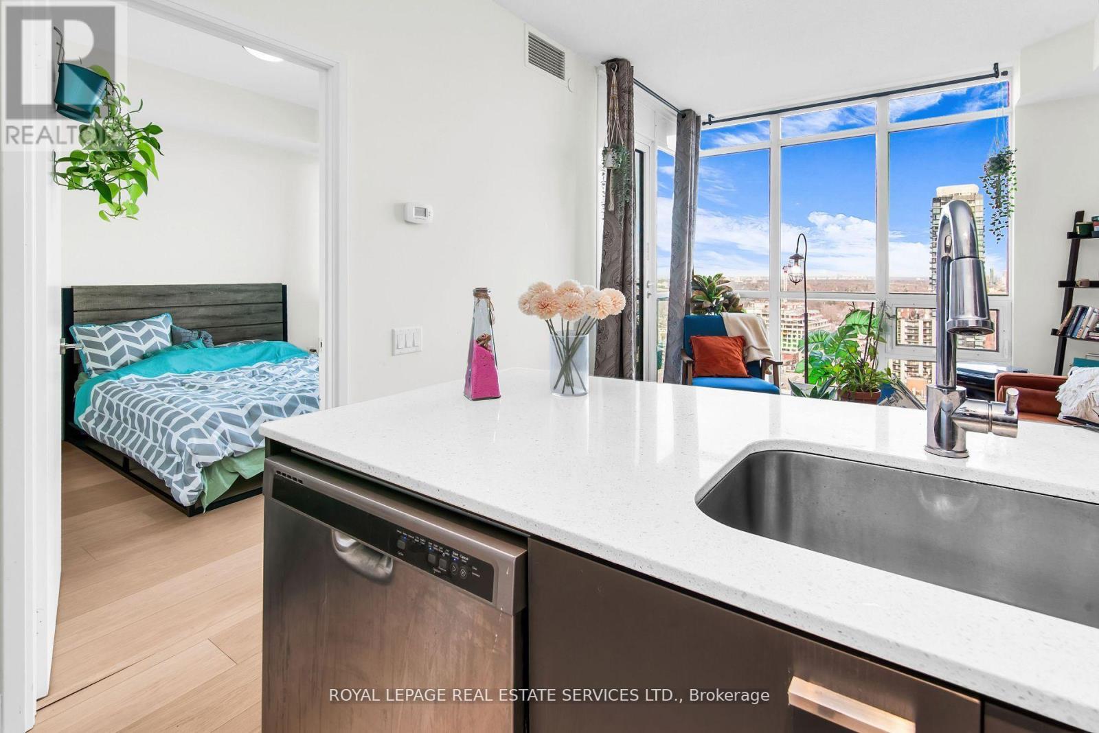 2107 - 30 Roehampton Avenue, Toronto, Ontario  M4P 0B9 - Photo 14 - C12583464