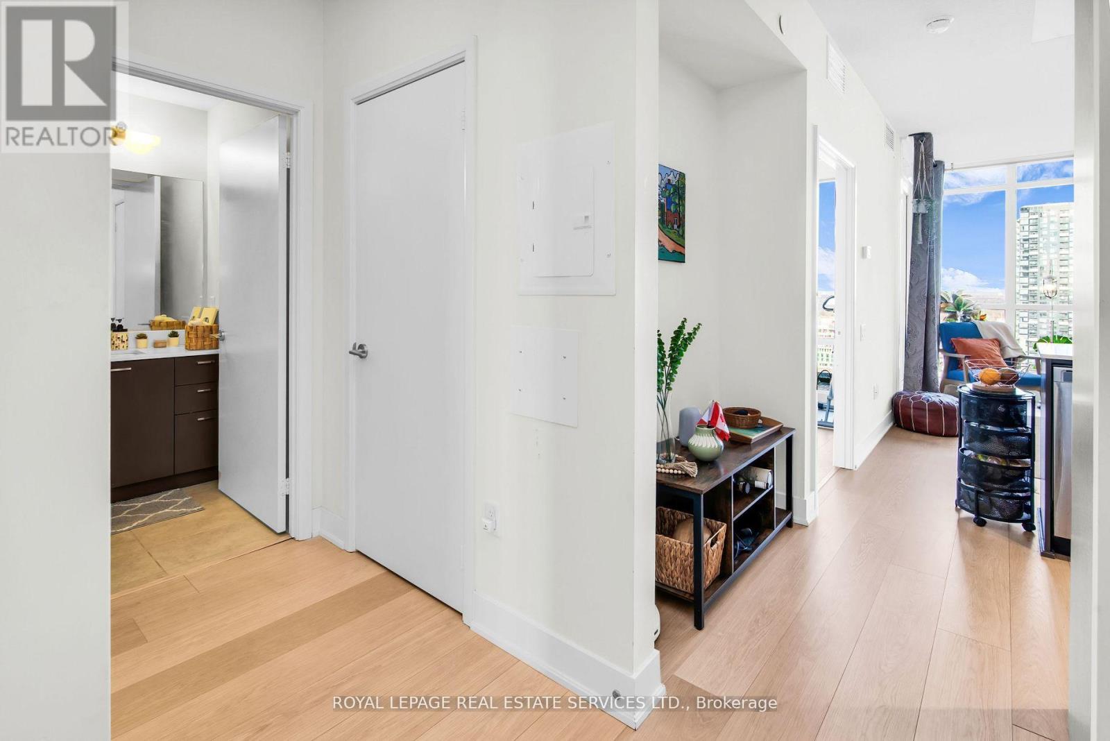 2107 - 30 Roehampton Avenue, Toronto, Ontario  M4P 0B9 - Photo 5 - C12583464