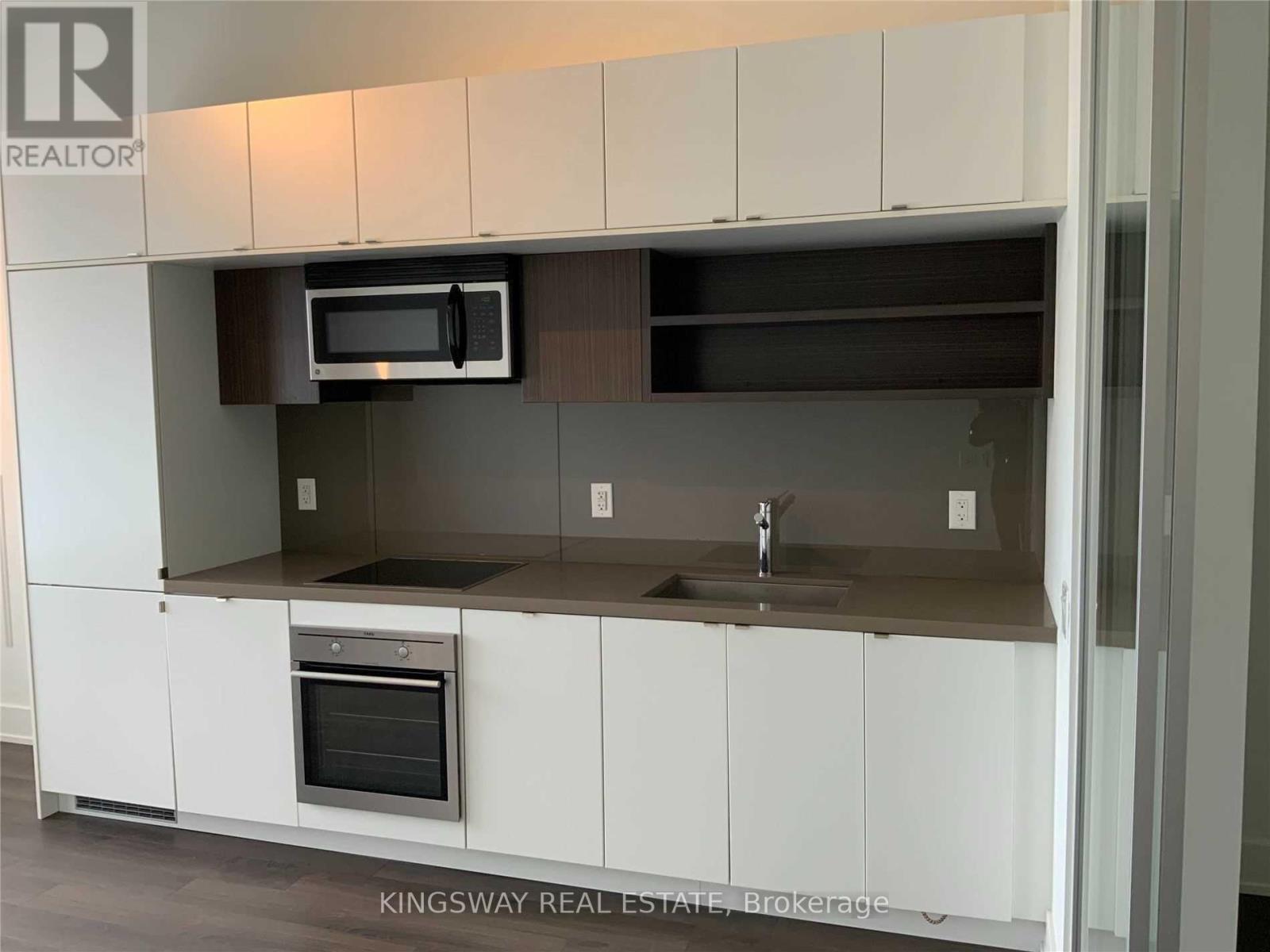 723 - 111 St Clair Avenue W, Toronto, Ontario  M4V 1N5 - Photo 3 - C12583510