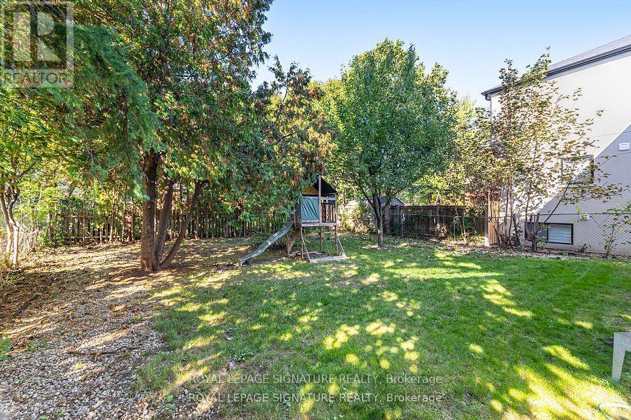 114 Fairholme Avenue, Toronto, Ontario  M6B 2W9 - Photo 44 - C12583528