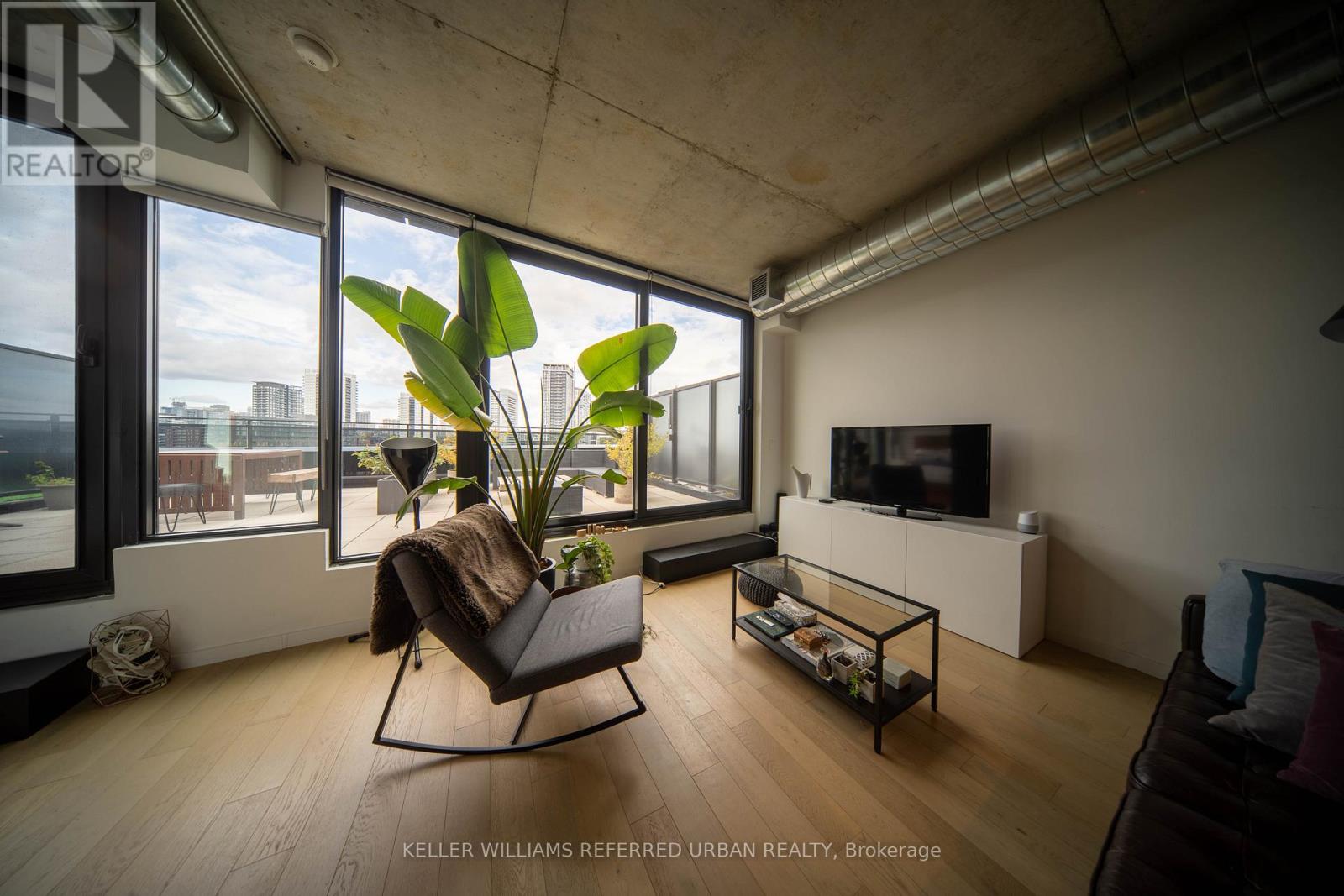 913 - 51 Trolley Crescent, Toronto, Ontario  M5A 0E9 - Photo 2 - C12583532