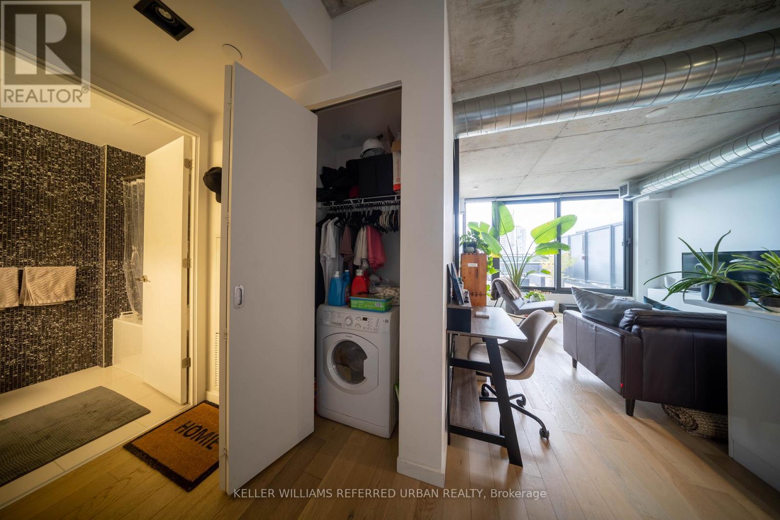 913 - 51 Trolley Crescent, Toronto, Ontario  M5A 0E9 - Photo 8 - C12583532