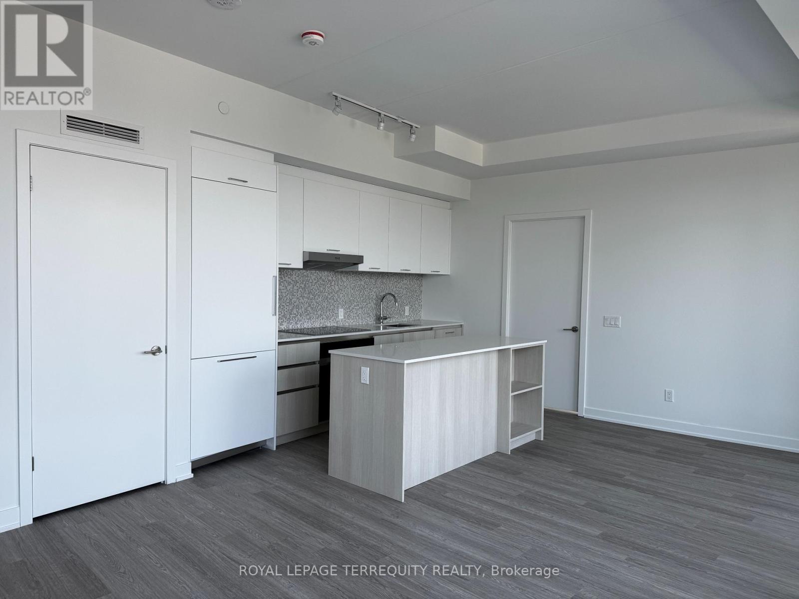 527 - 8188 Yonge Street, Vaughan, Ontario  L4J 1W5 - Photo 2 - N12583538