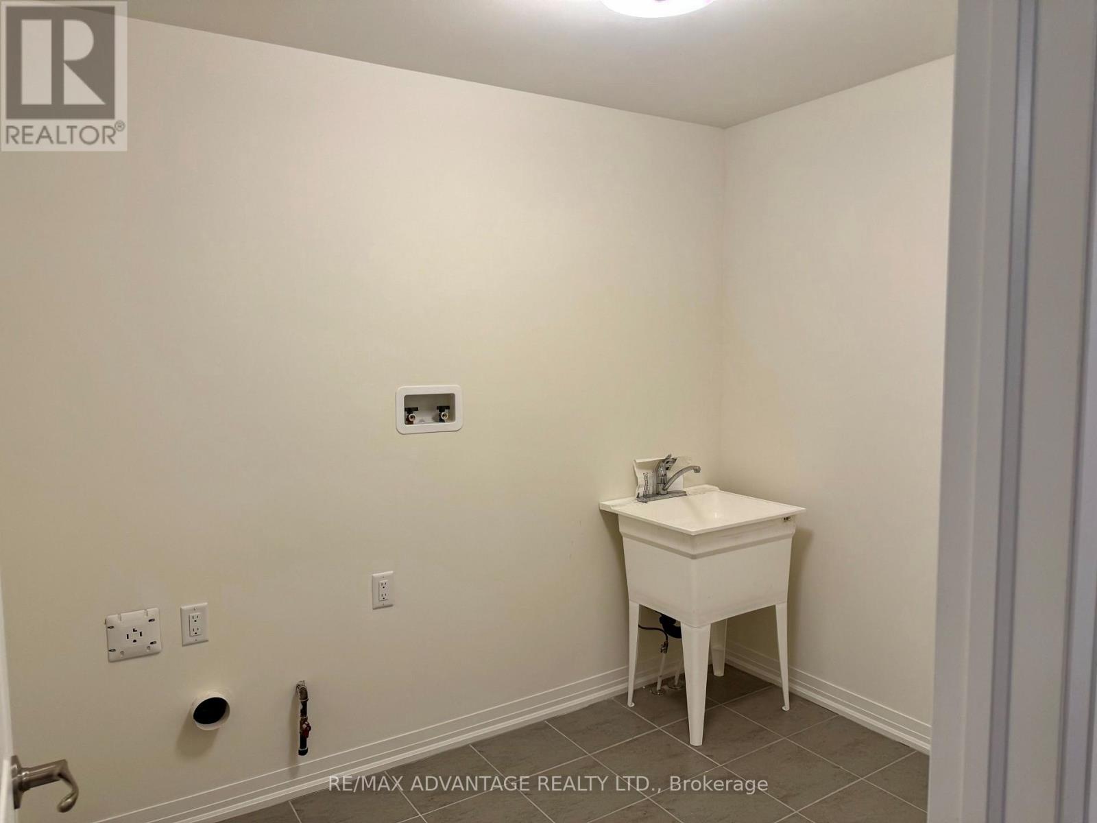 18 Whitton Drive, Brant, Ontario  N3L 0L1 - Photo 11 - X12583584