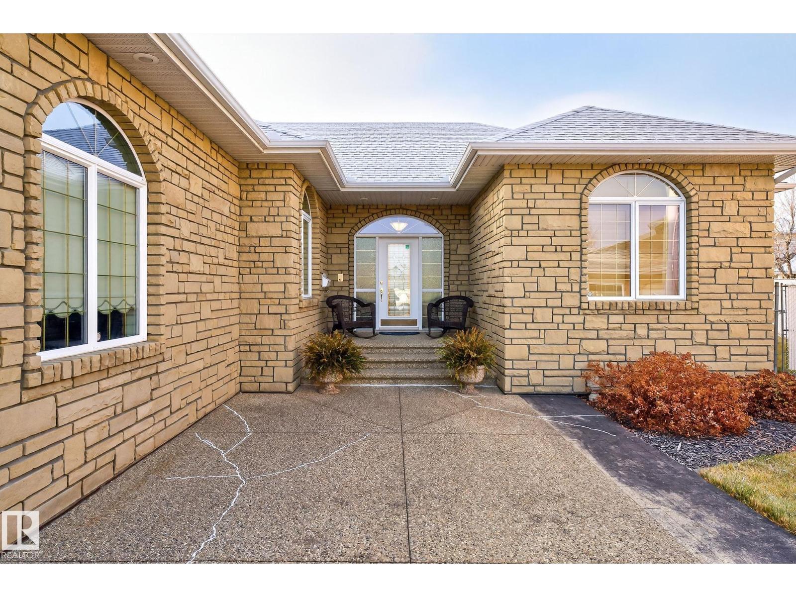 8835 159a Av Nw, Edmonton, Alberta  T5Z 3E7 - Photo 3 - E4466903