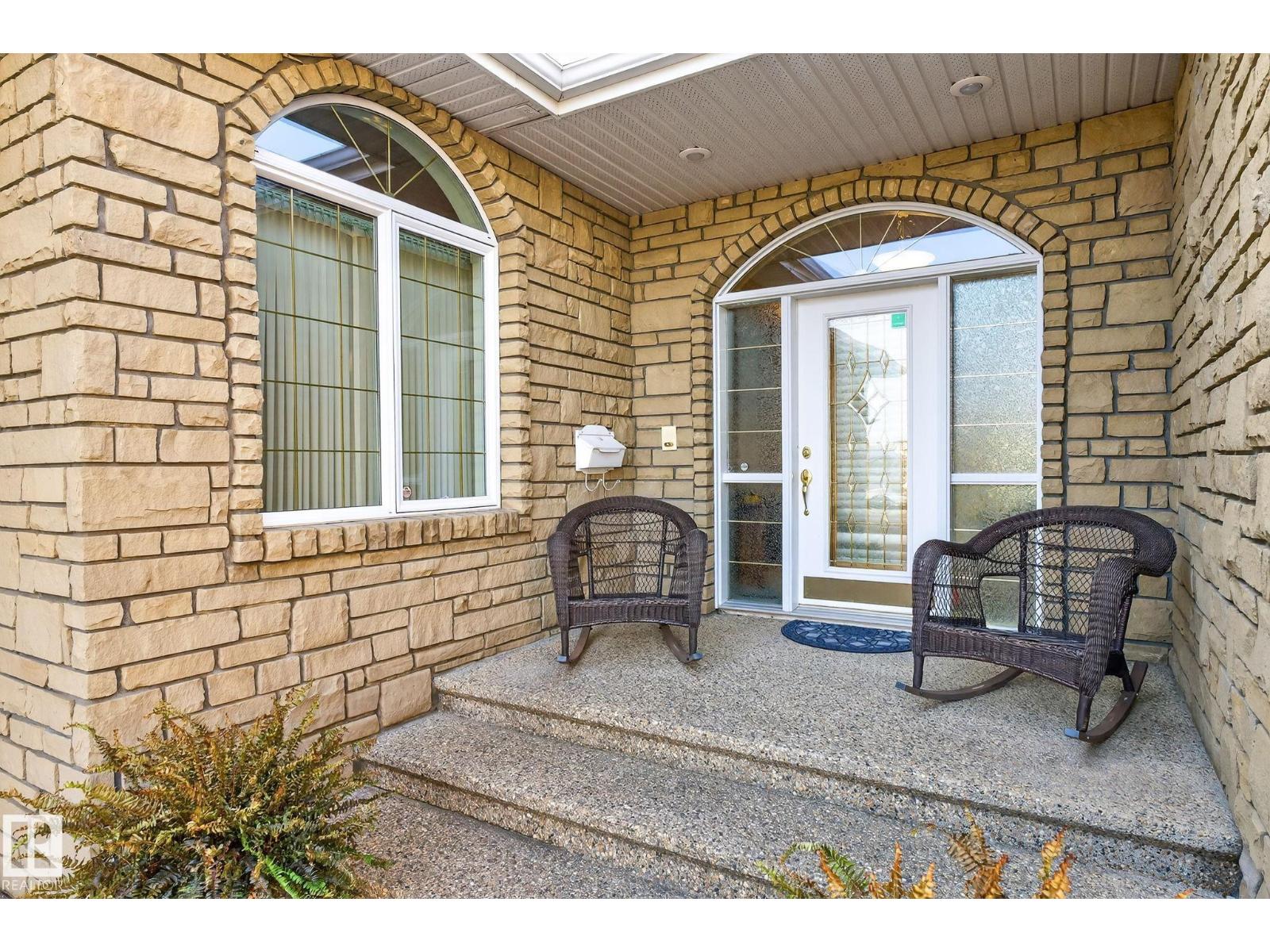 8835 159a Av Nw, Edmonton, Alberta  T5Z 3E7 - Photo 4 - E4466903