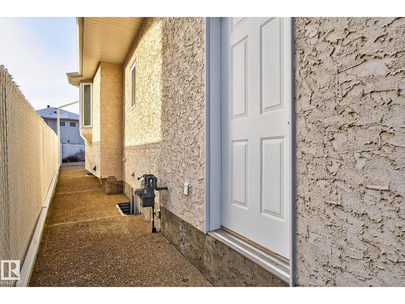 8835 159a Av Nw, Edmonton, Alberta  T5Z 3E7 - Photo 5 - E4466903