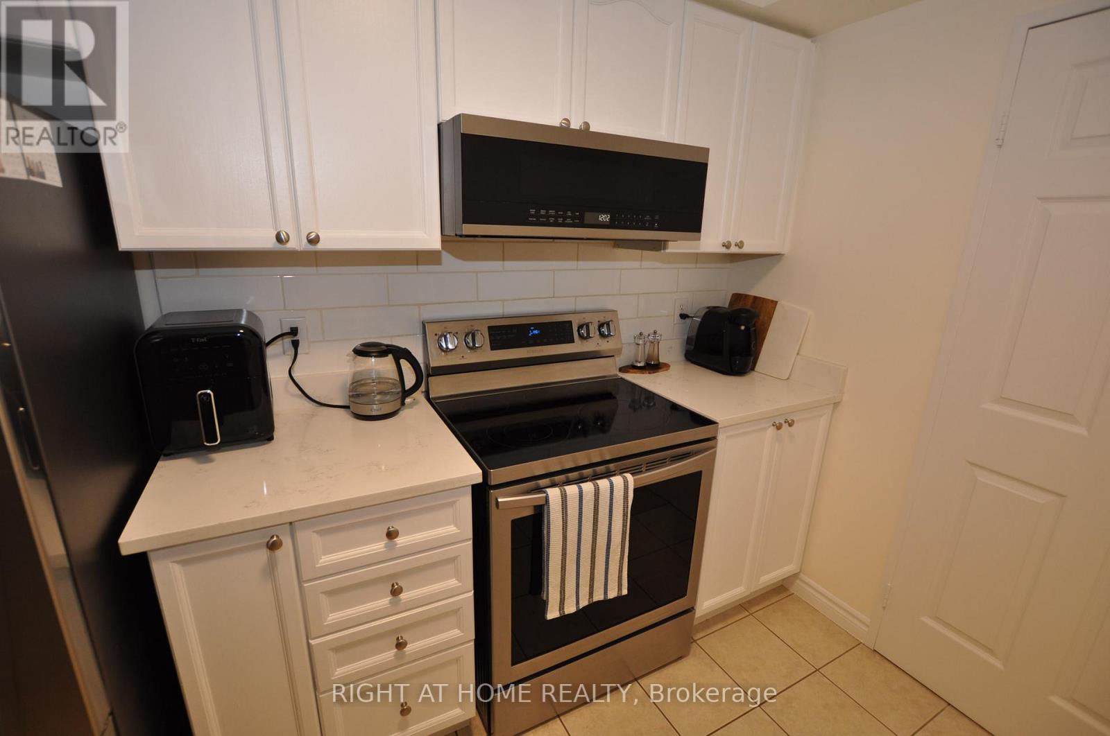 308 - 2300 Parkhaven Boulevard, Oakville, Ontario  L6H 6V9 - Photo 22 - W12583456