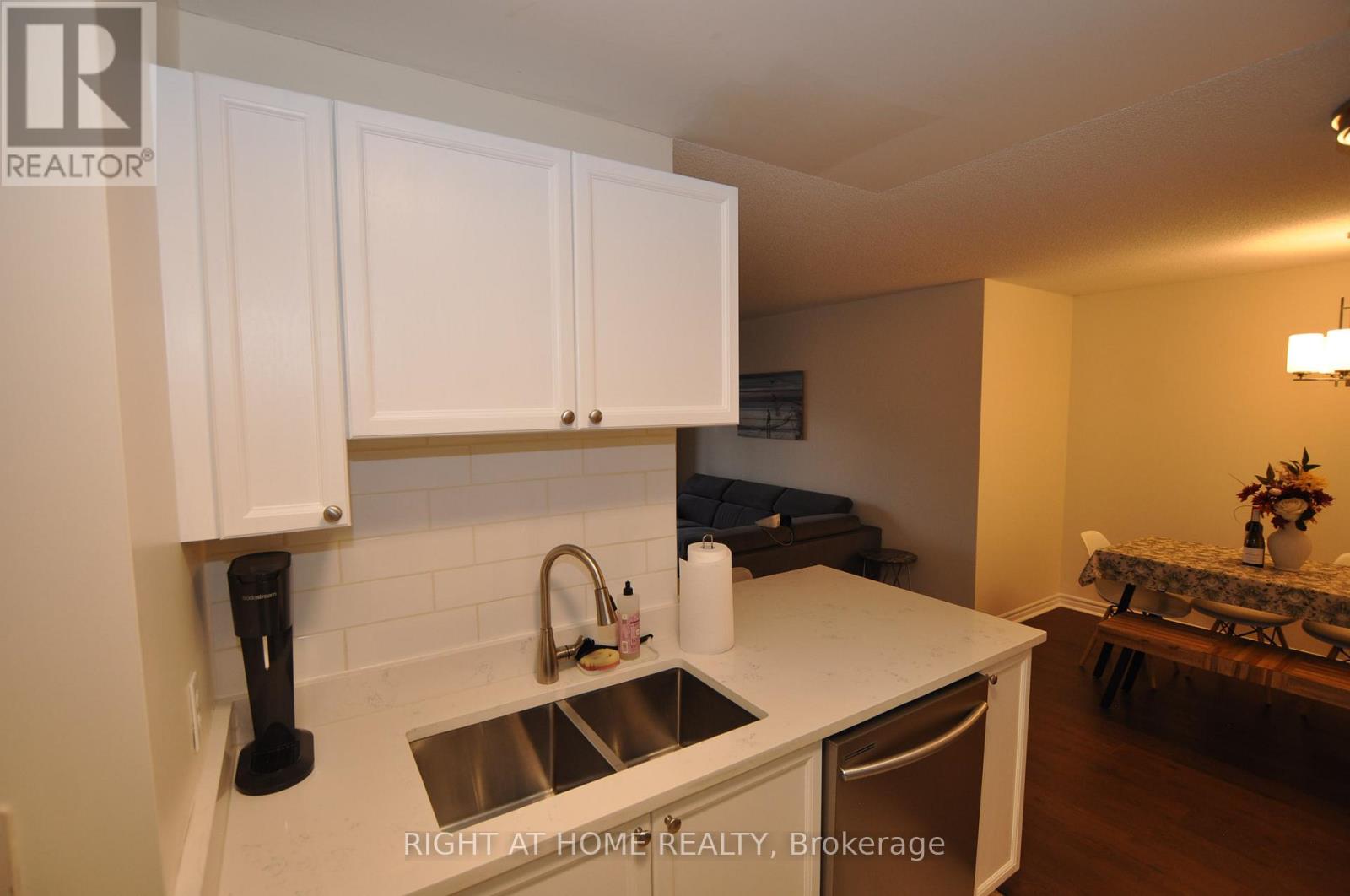 308 - 2300 Parkhaven Boulevard, Oakville, Ontario  L6H 6V9 - Photo 23 - W12583456