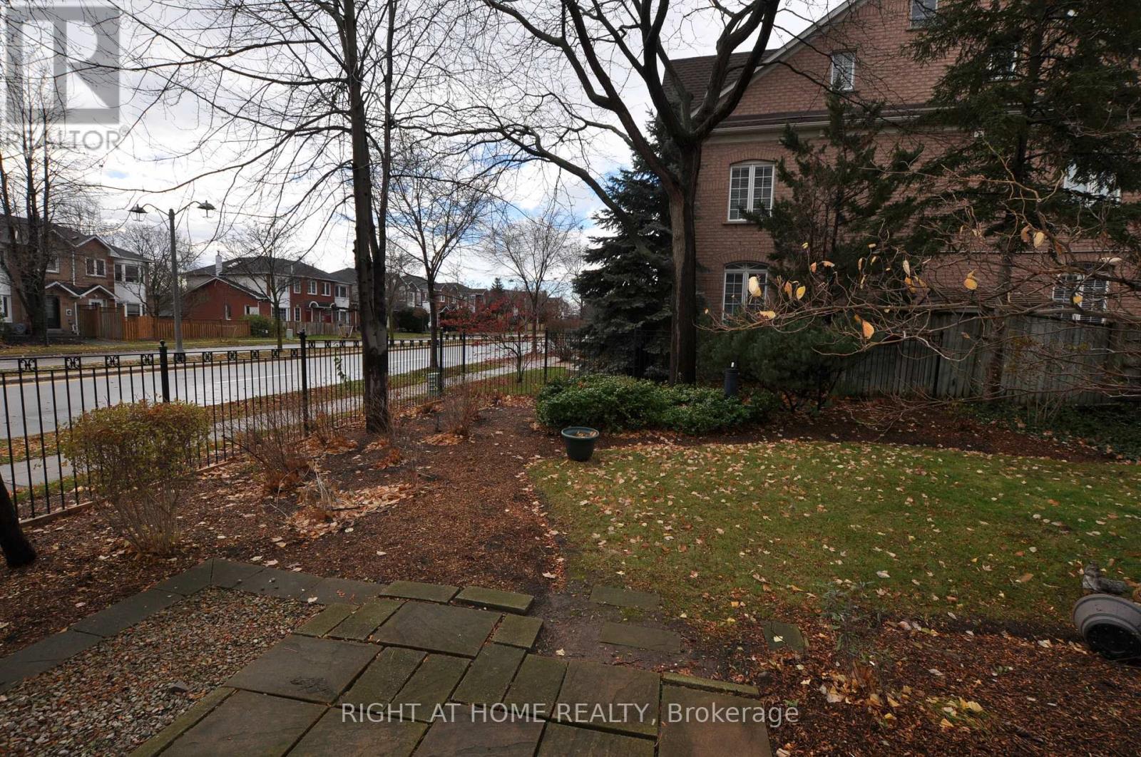 308 - 2300 Parkhaven Boulevard, Oakville, Ontario  L6H 6V9 - Photo 27 - W12583456