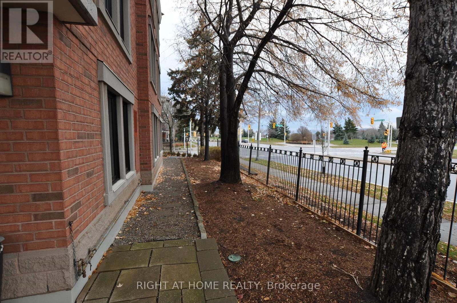 308 - 2300 Parkhaven Boulevard, Oakville, Ontario  L6H 6V9 - Photo 30 - W12583456