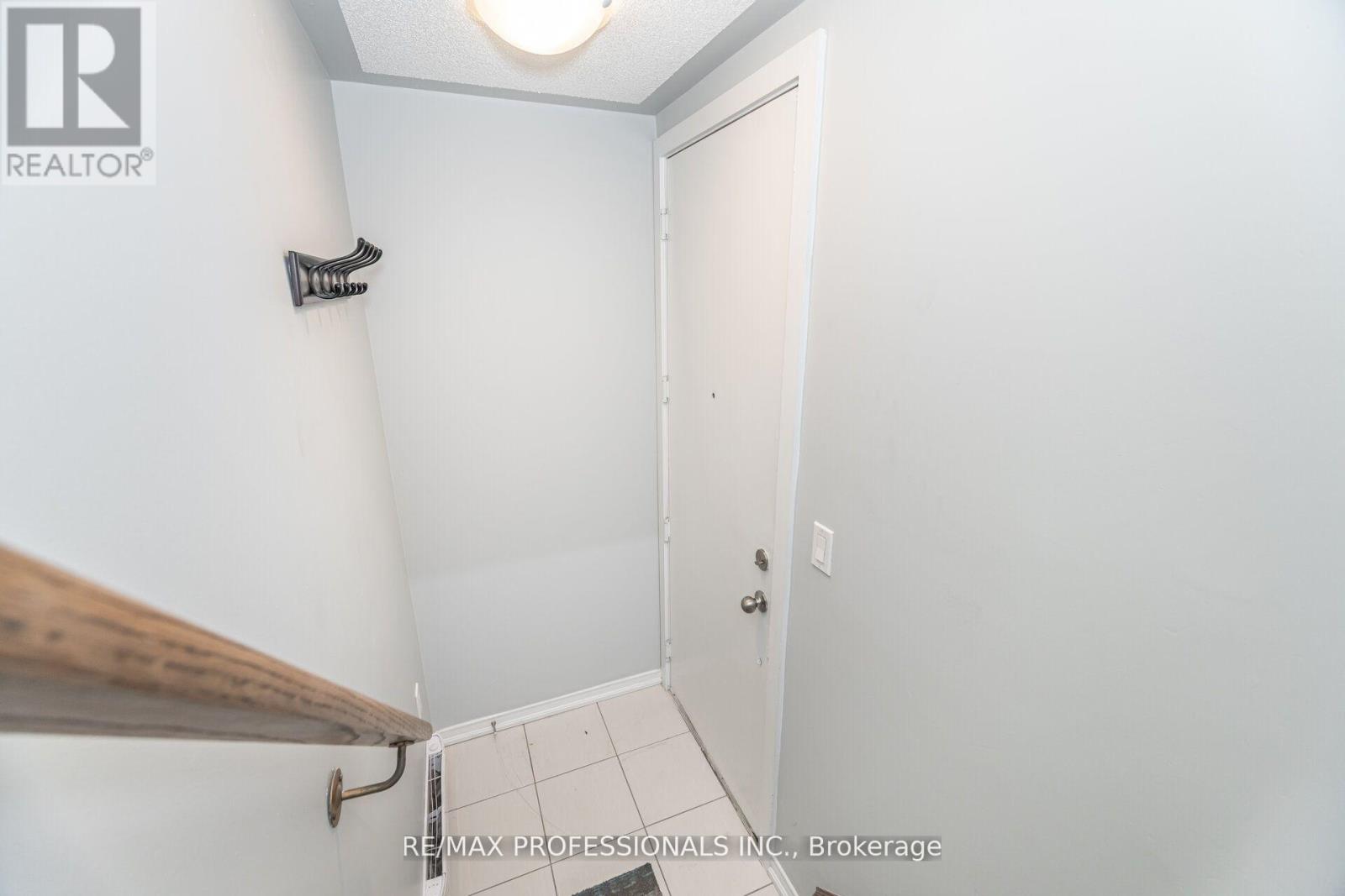 608 - 140 Widdicombe Hill Boulevard, Toronto, Ontario  M9R 0A9 - Photo 4 - W12583480