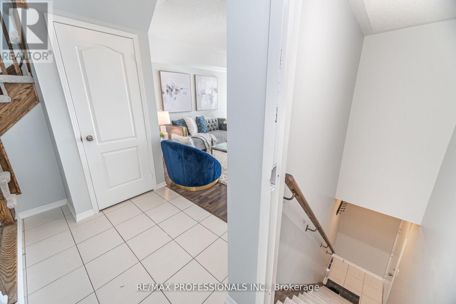 608 - 140 Widdicombe Hill Boulevard, Toronto, Ontario  M9R 0A9 - Photo 5 - W12583480