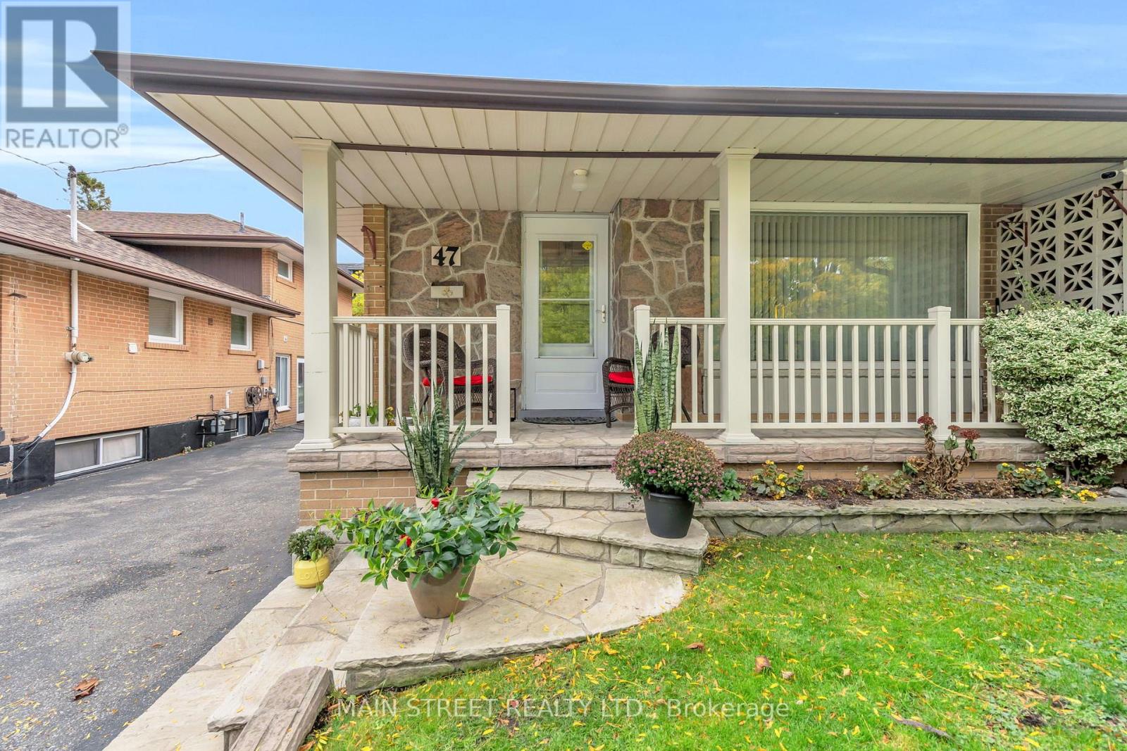 47 GRAYSTONE GARDENS, Toronto, Ontario