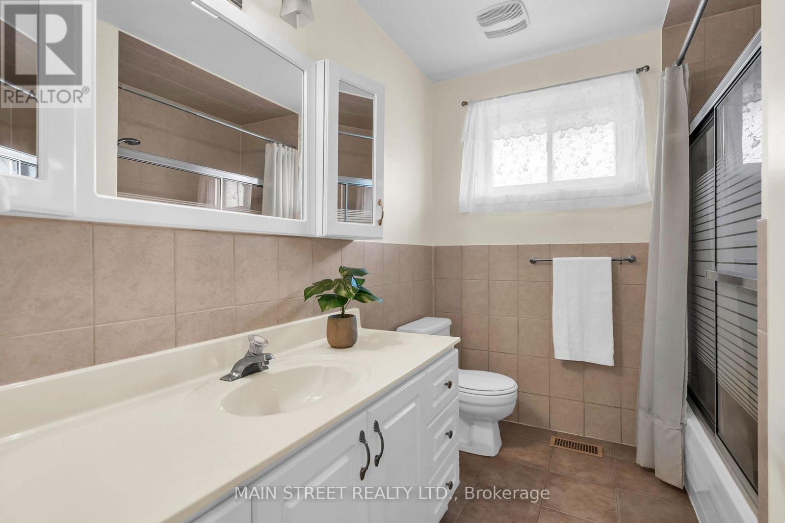 47 Graystone Gardens, Toronto, Ontario  M8Z 3C2 - Photo 16 - W12583494