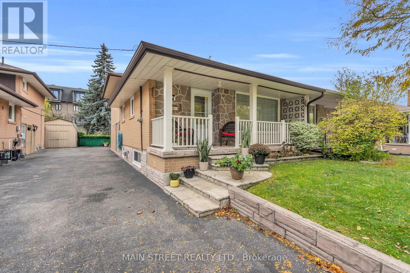 47 Graystone Gardens, Toronto, Ontario  M8Z 3C2 - Photo 2 - W12583494