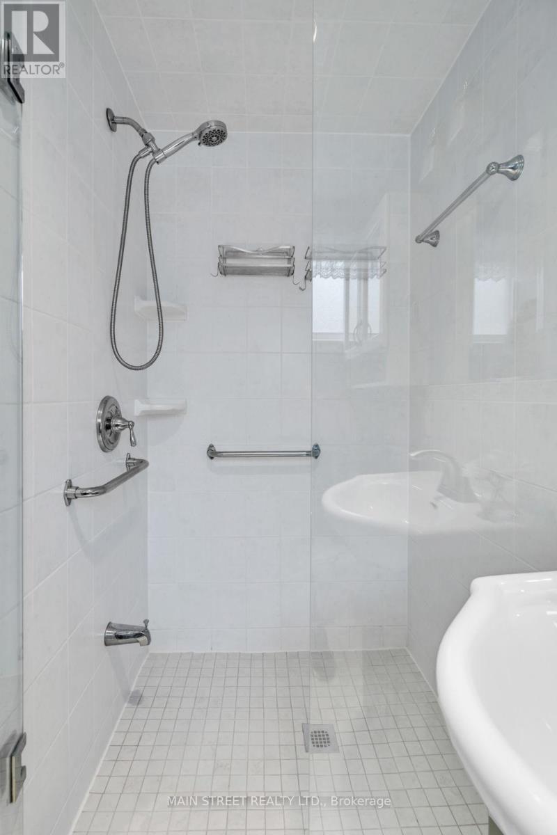 47 Graystone Gardens, Toronto, Ontario  M8Z 3C2 - Photo 22 - W12583494