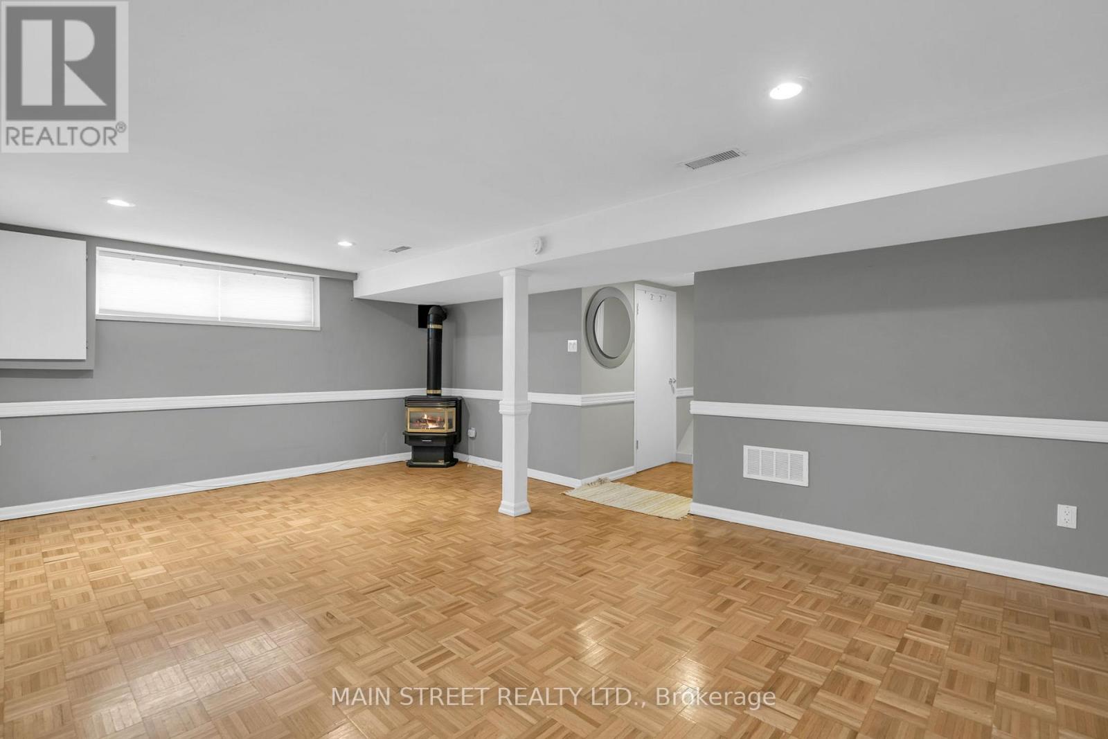 47 Graystone Gardens, Toronto, Ontario  M8Z 3C2 - Photo 23 - W12583494