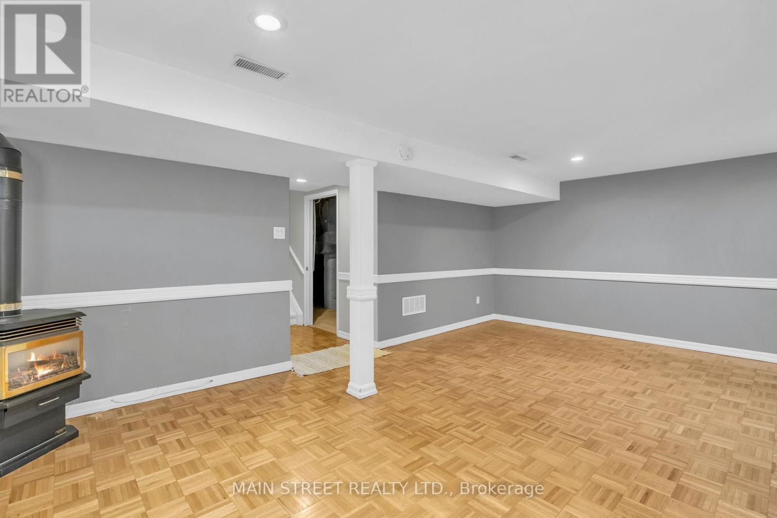 47 Graystone Gardens, Toronto, Ontario  M8Z 3C2 - Photo 24 - W12583494