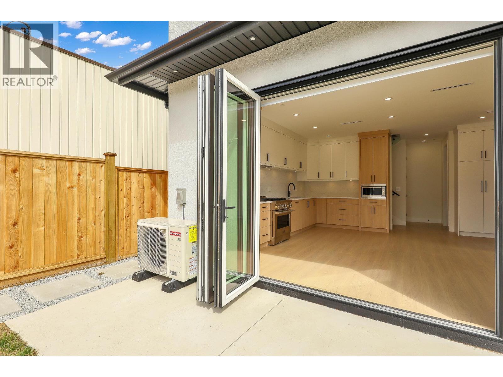 2 3695 E 26 Avenue, Vancouver, British Columbia  V5R 2M7 - Photo 9 - R3061166