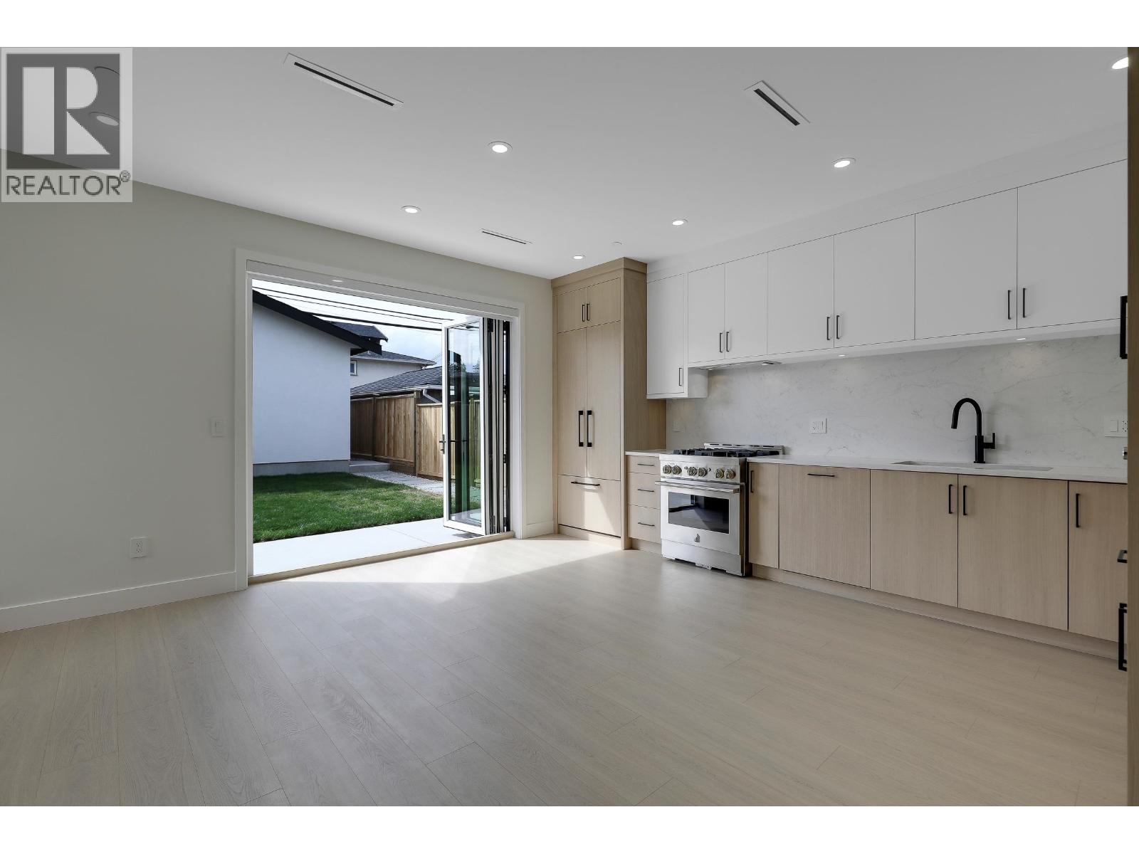 2 3695 E 26 Avenue, Vancouver, British Columbia  V5R 2M7 - Photo 12 - R3061166