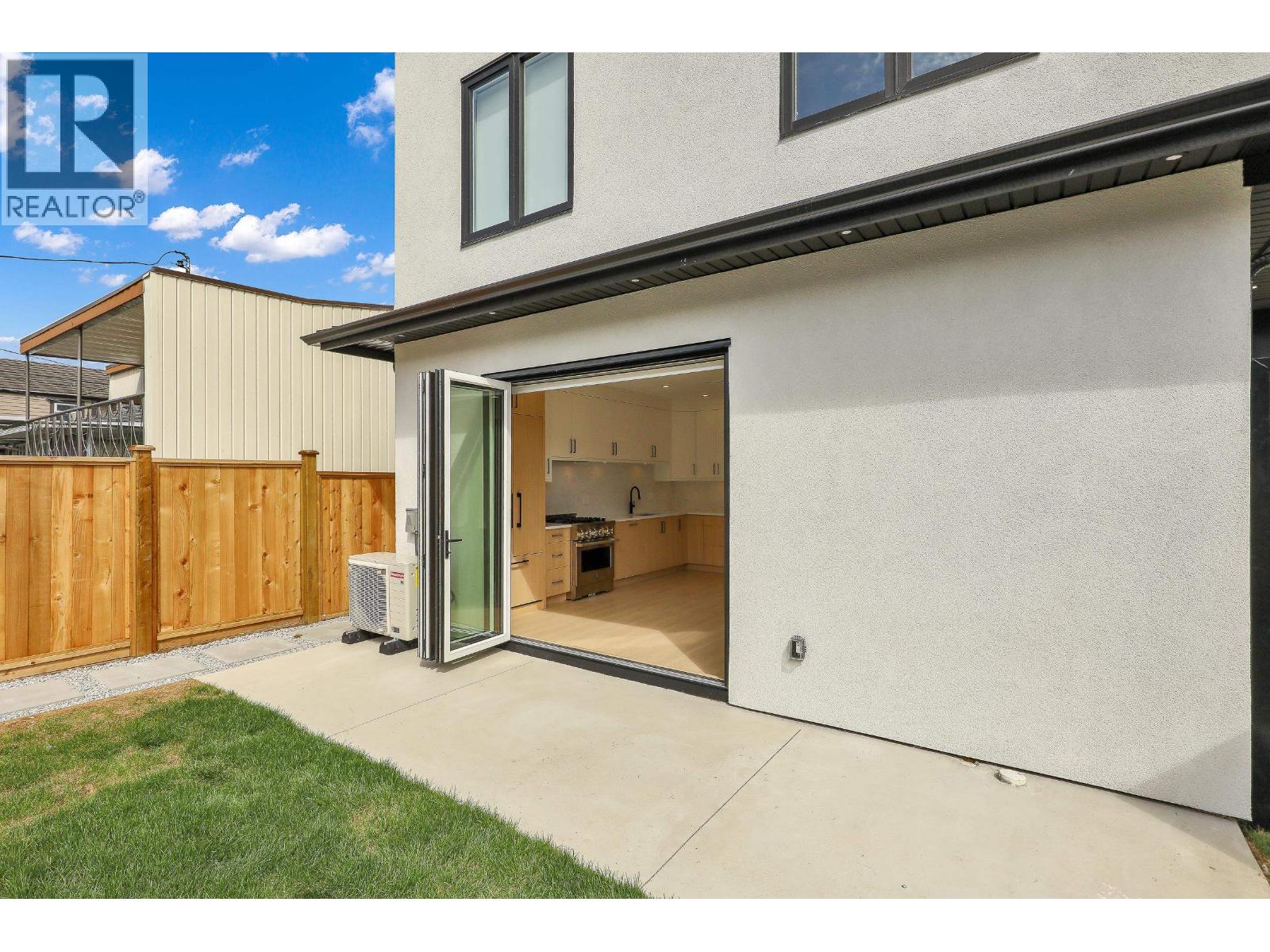 2 3695 E 26 Avenue, Vancouver, British Columbia  V5R 2M7 - Photo 8 - R3061166