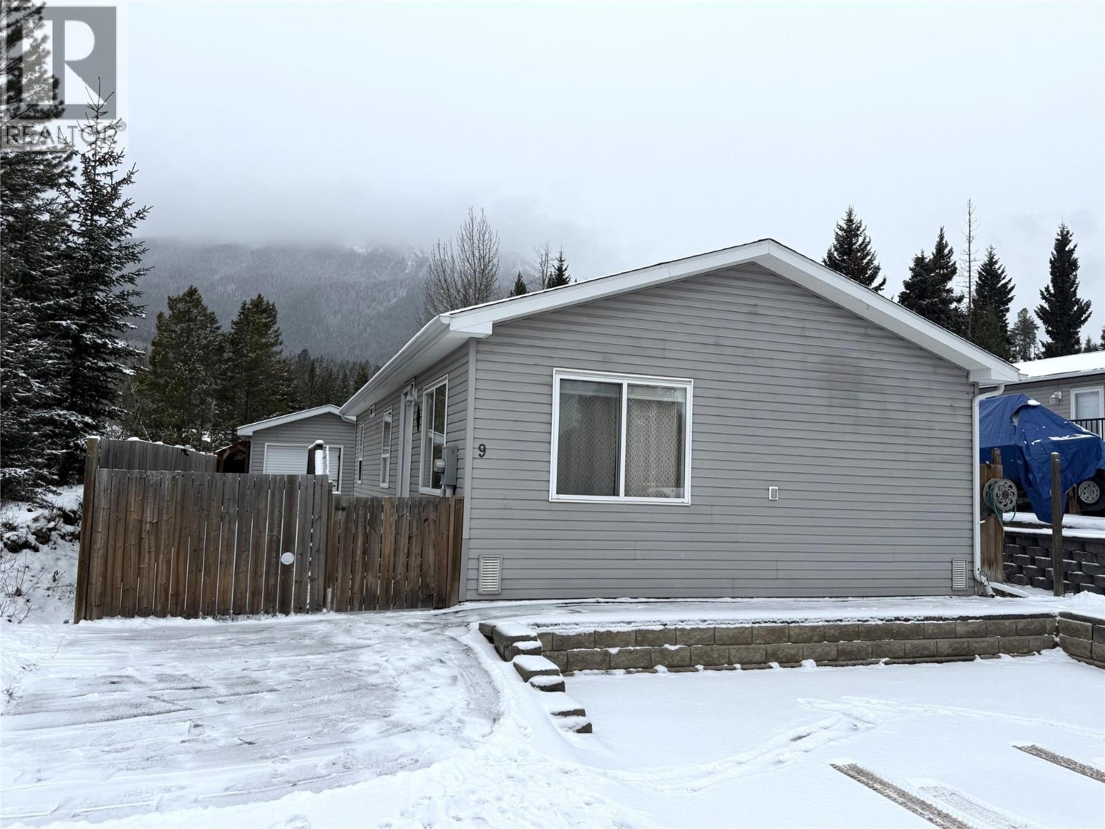 9 Deerborne Drive, Elkford, British Columbia