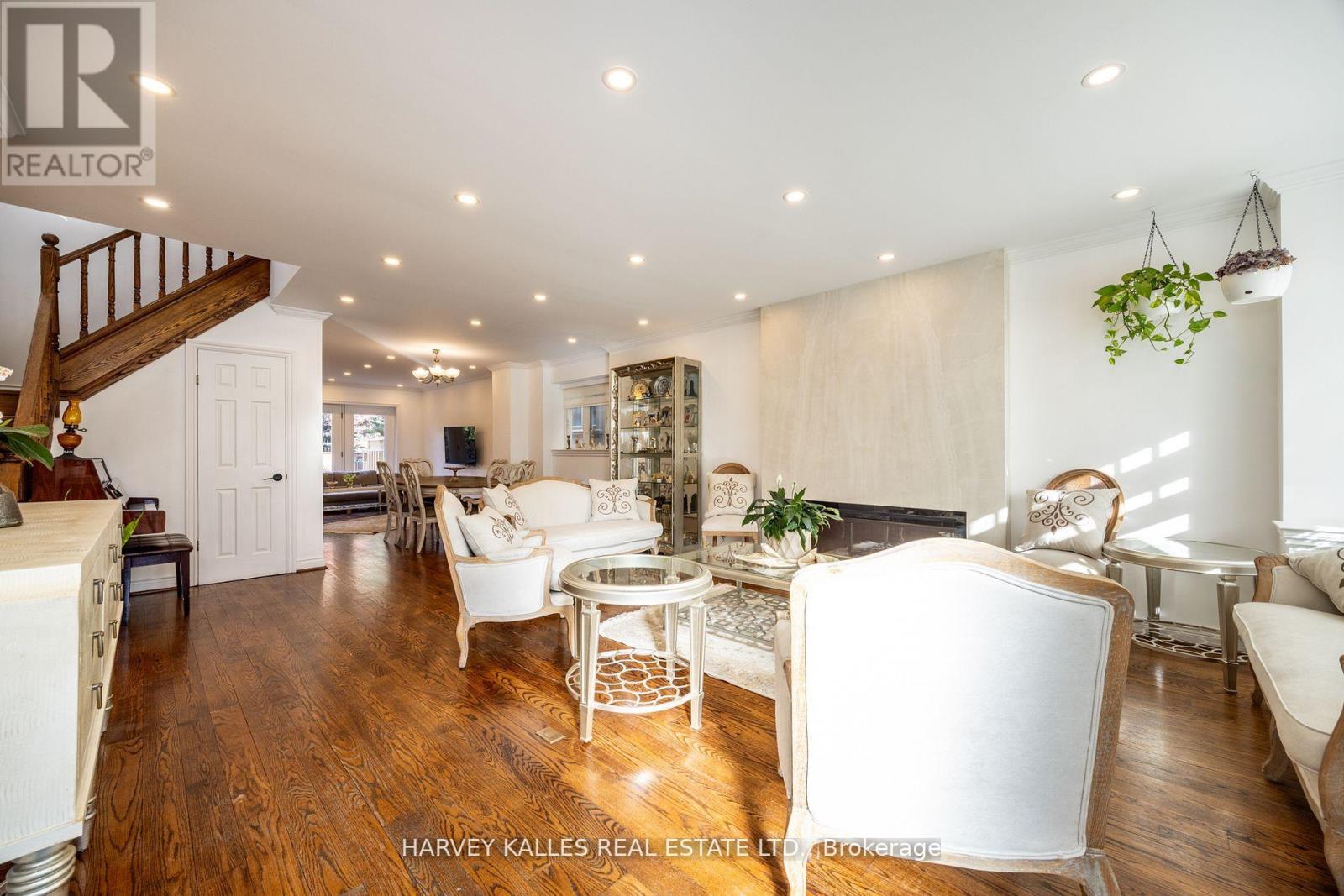 204 Brooke Avenue, Toronto, Ontario  M5M 2K6 - Photo 2 - C12583578