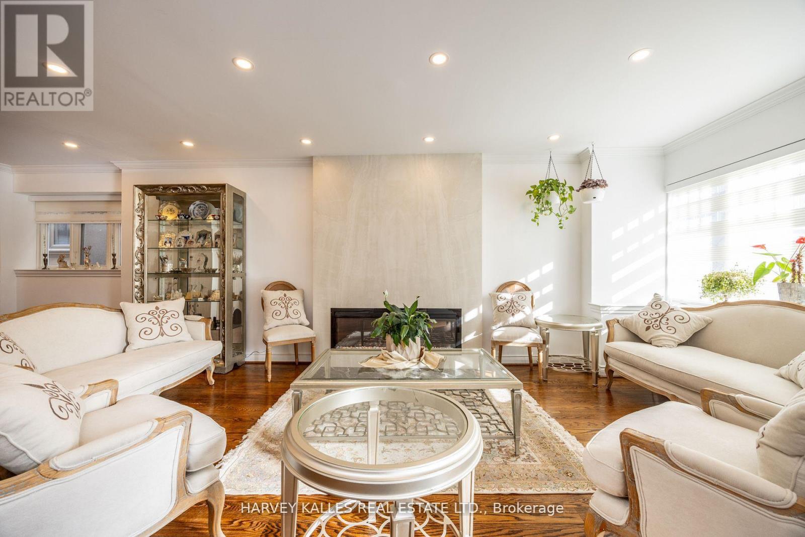 204 Brooke Avenue, Toronto, Ontario  M5M 2K6 - Photo 3 - C12583578