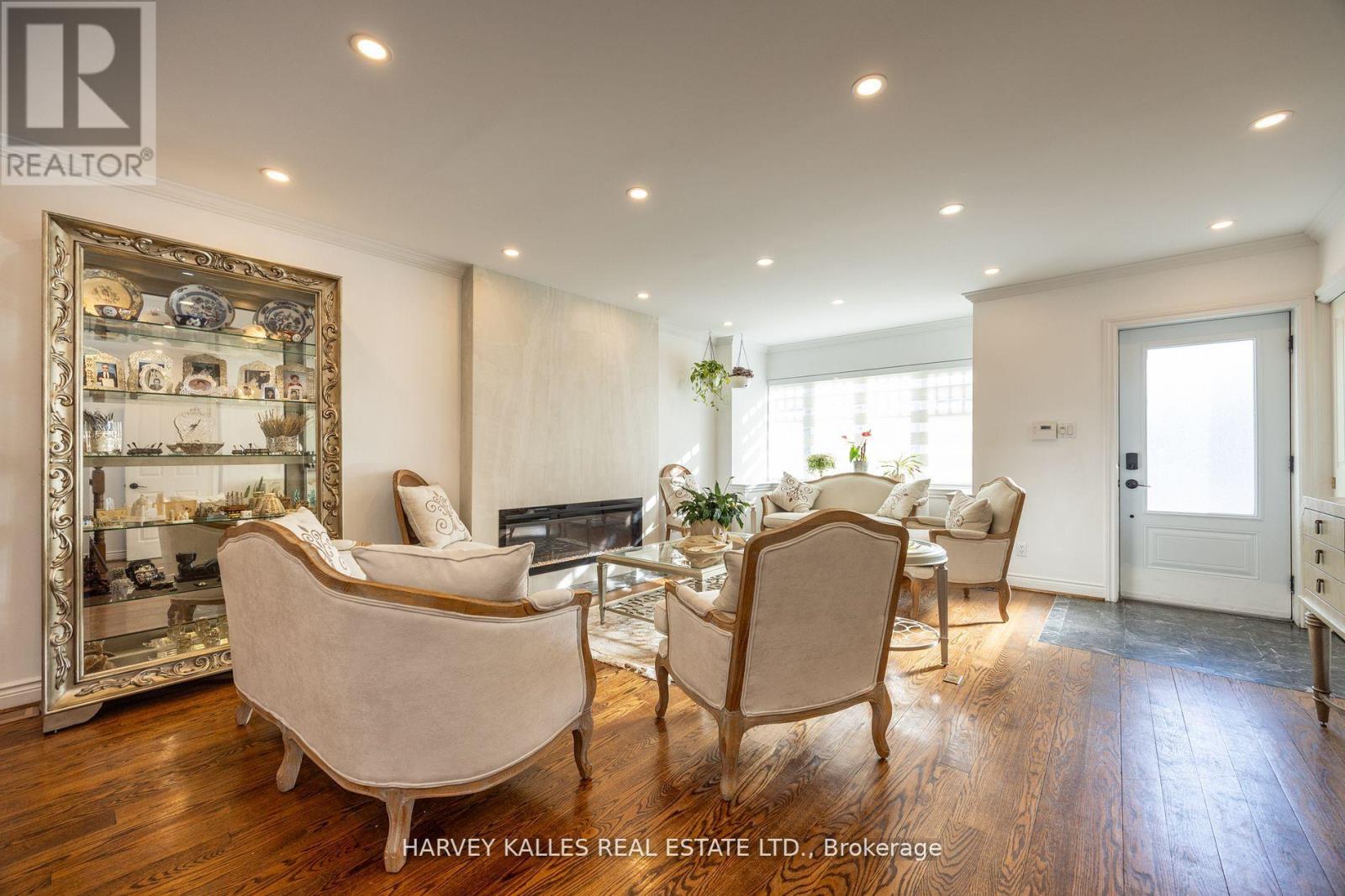 204 Brooke Avenue, Toronto, Ontario  M5M 2K6 - Photo 4 - C12583578