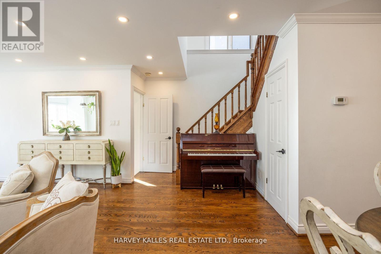 204 Brooke Avenue, Toronto, Ontario  M5M 2K6 - Photo 5 - C12583578