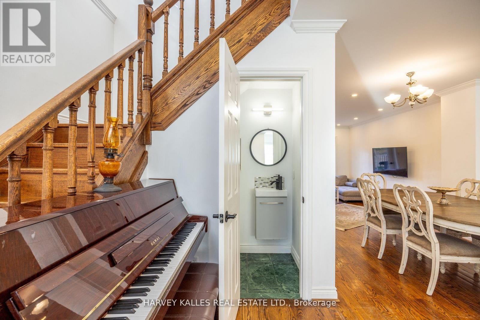 204 Brooke Avenue, Toronto, Ontario  M5M 2K6 - Photo 6 - C12583578