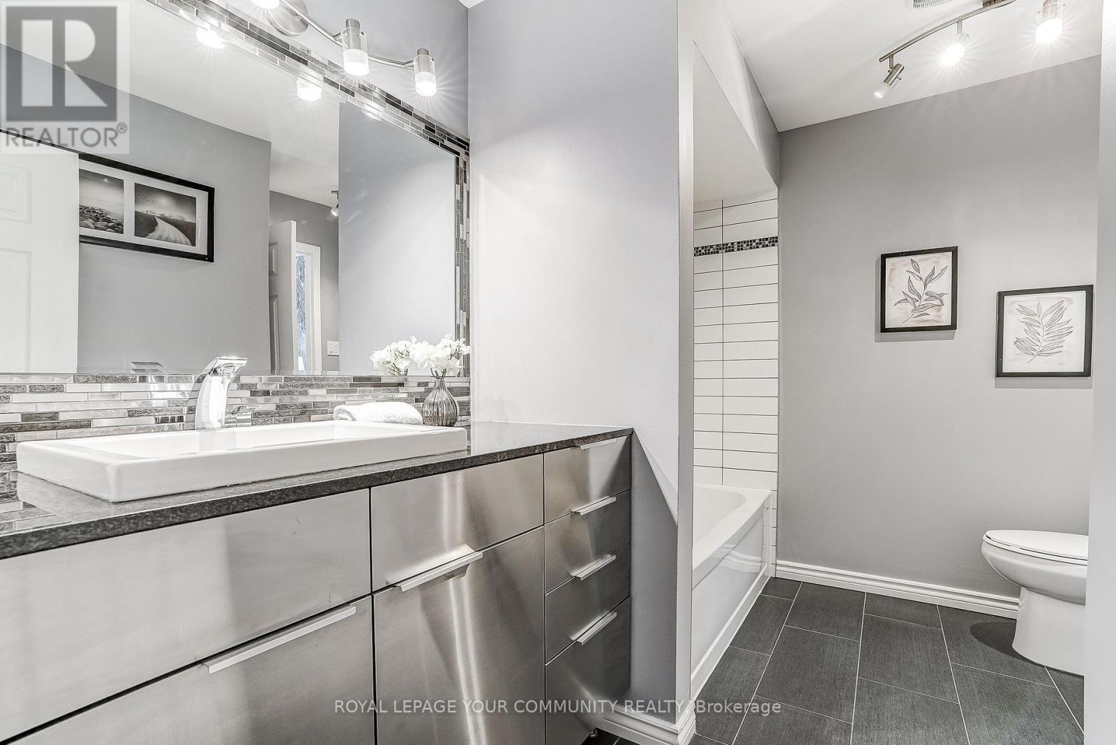 722 Green Meadow Crescent, Mississauga, Ontario L5A 2V2 - Photo 25 - W12582342