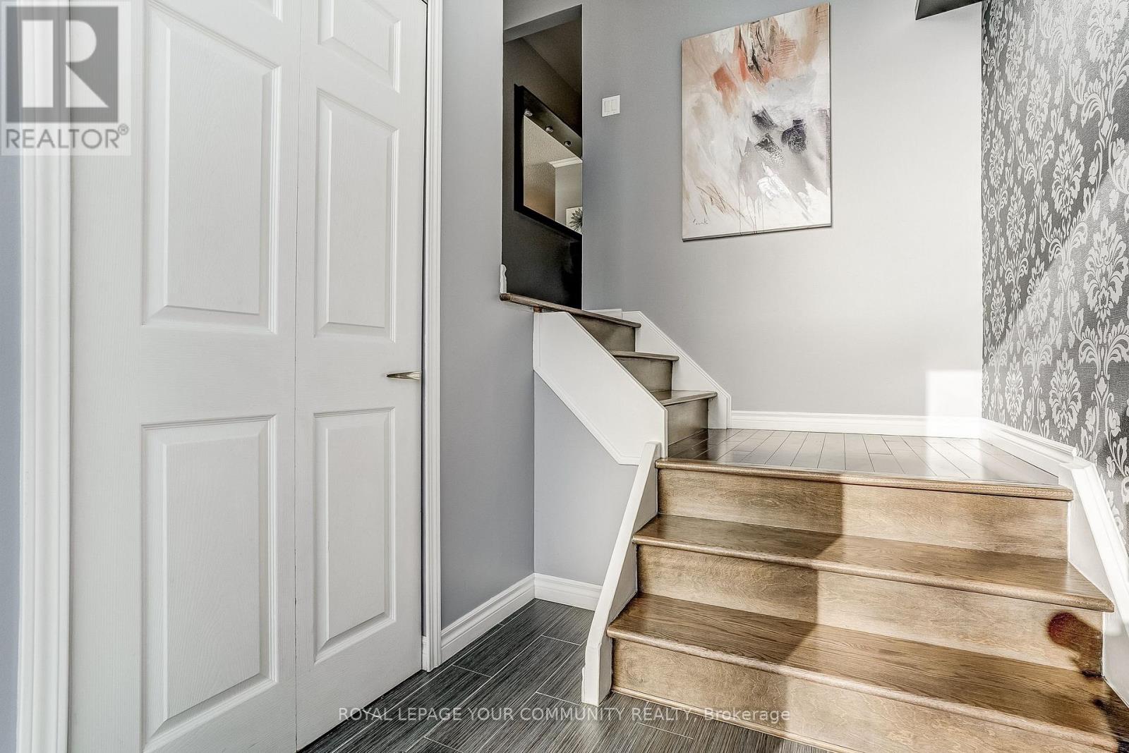 722 Green Meadow Crescent, Mississauga, Ontario L5A 2V2 - Photo 7 - W12582342