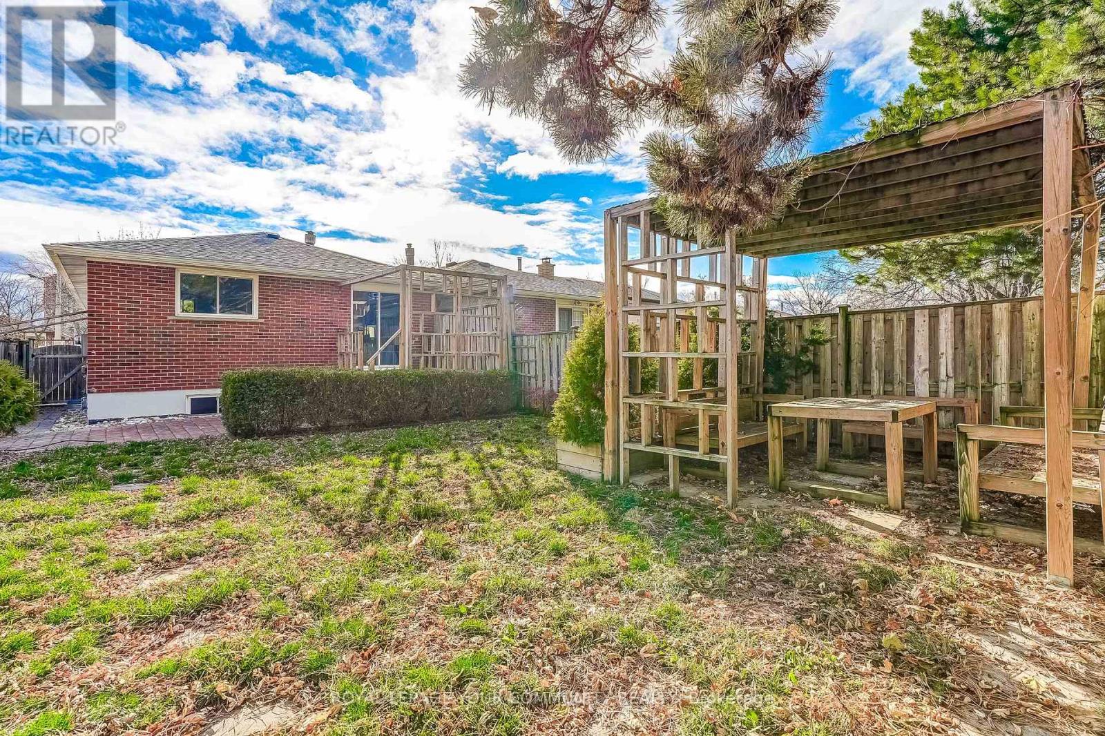 722 Green Meadow Crescent, Mississauga, Ontario L5A 2V2 - Photo 50 - W12582342