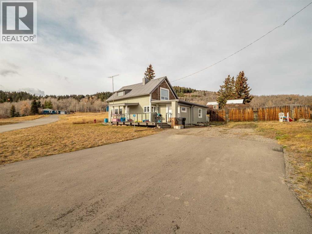 740 First Avenue, Beaver Mines, Alberta  T0K 1W0 - Photo 2 - A2270667