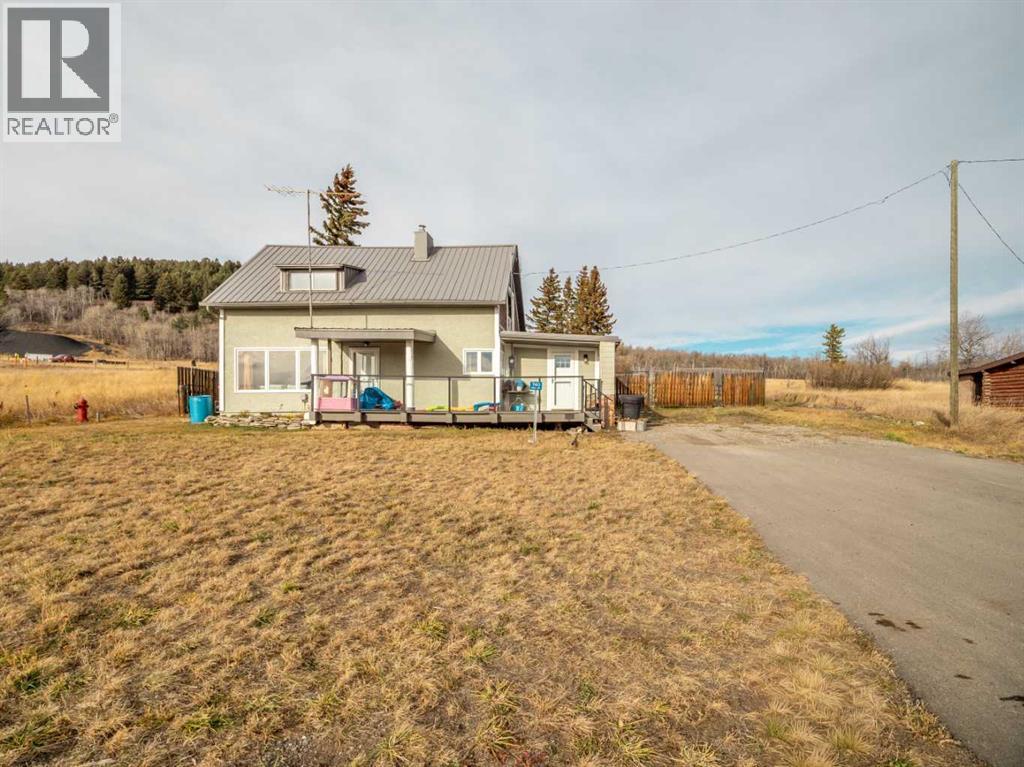 740 First Avenue, Beaver Mines, Alberta  T0K 1W0 - Photo 1 - A2270667