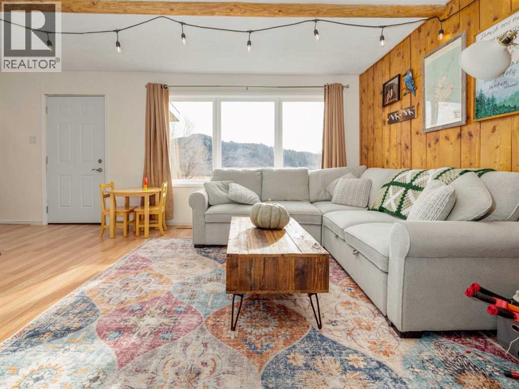 740 First Avenue, Beaver Mines, Alberta  T0K 1W0 - Photo 25 - A2270667