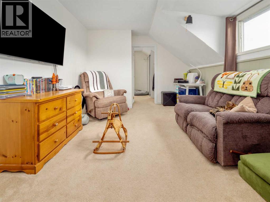 740 First Avenue, Beaver Mines, Alberta  T0K 1W0 - Photo 30 - A2270667