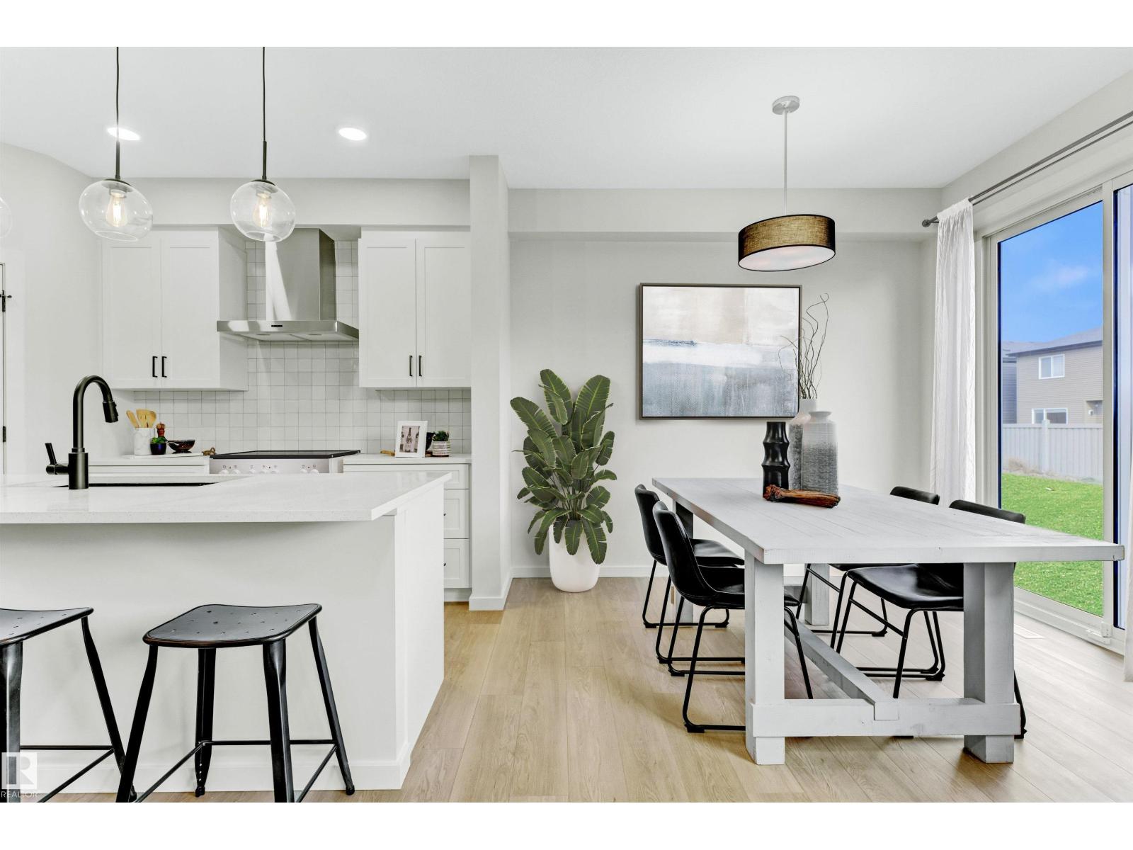 8019 228 ST NW, Edmonton, Alberta