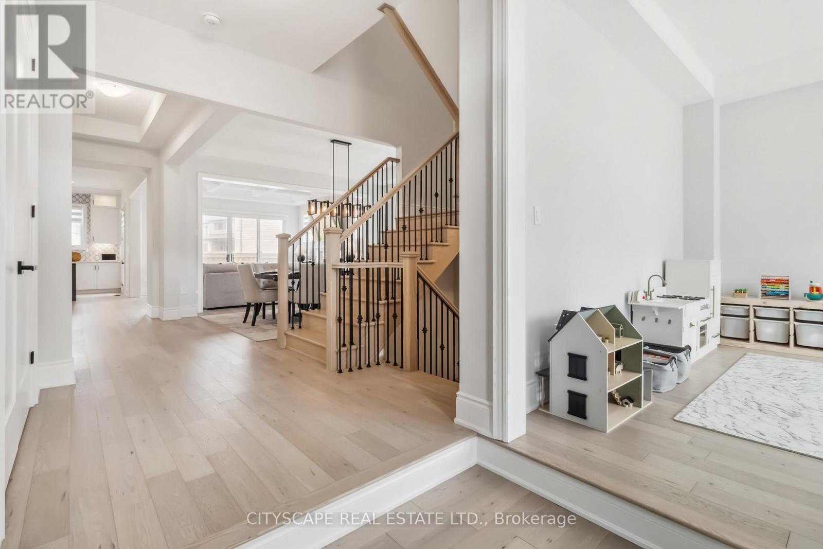 1268 Meadowside Path, Oakville, Ontario  L6M 5M9 - Photo 18 - W12583582