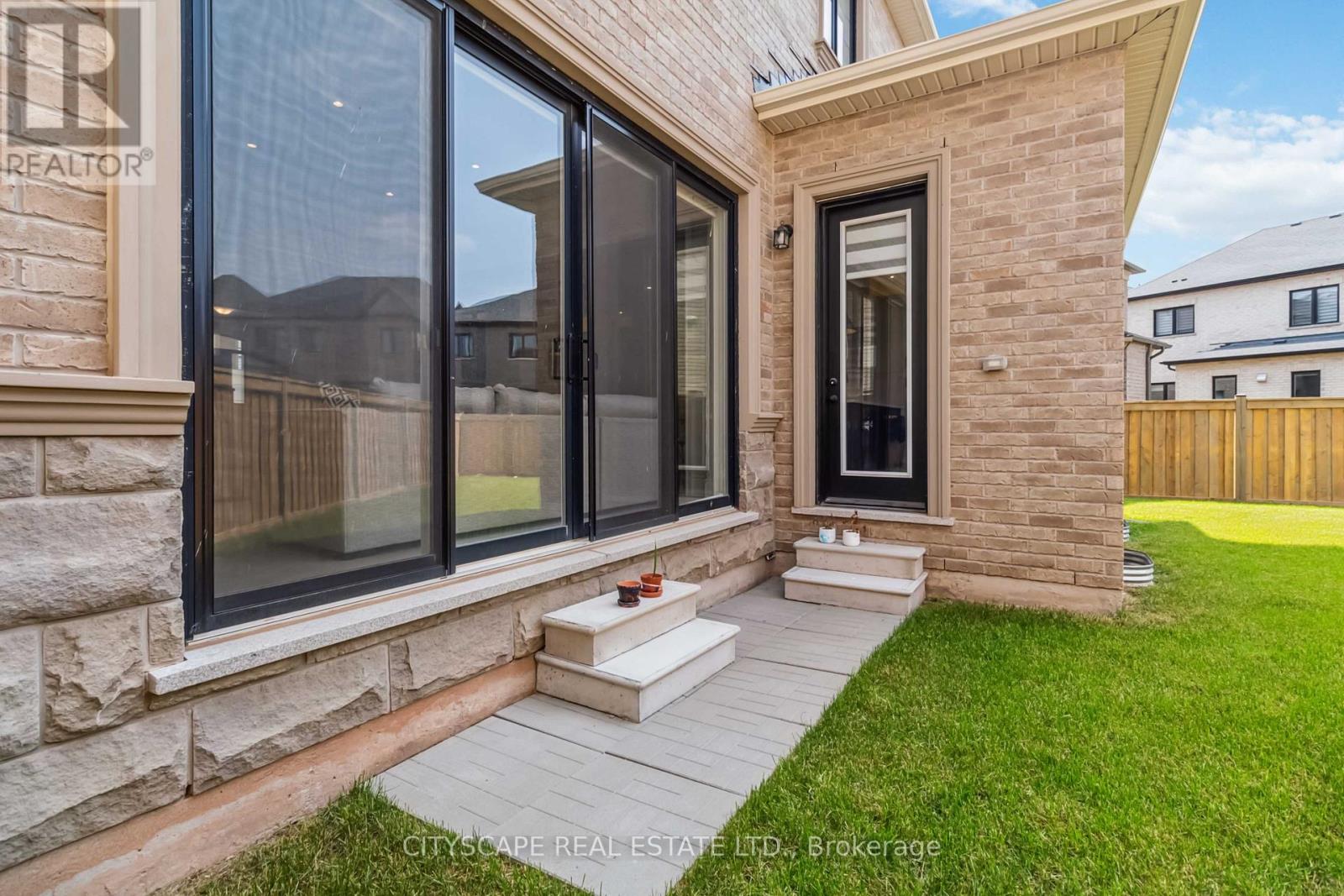 1268 Meadowside Path, Oakville, Ontario  L6M 5M9 - Photo 39 - W12583582