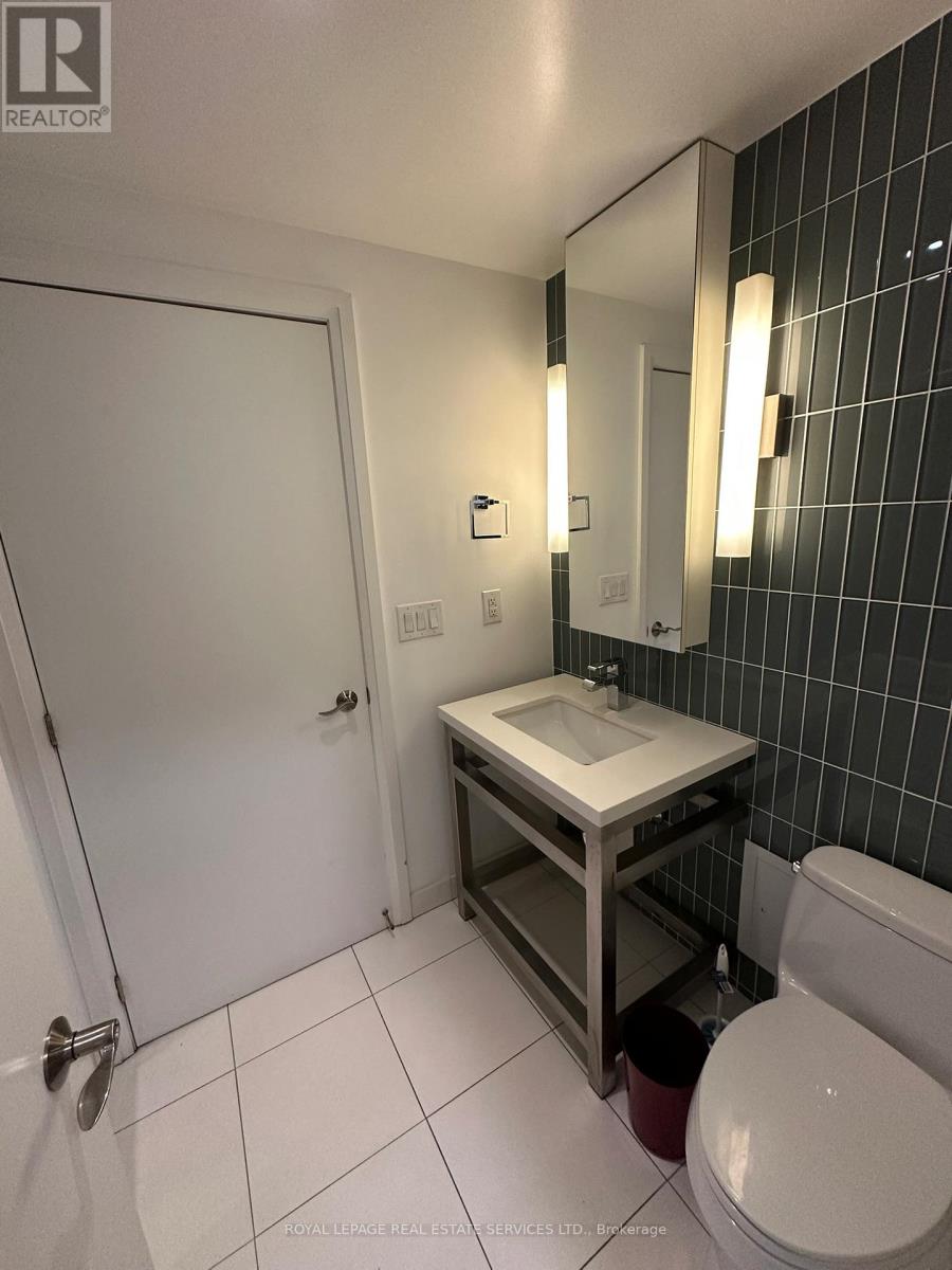 1207 - 80 John Street, Toronto, Ontario  M5V 3X4 - Photo 5 - W12583596