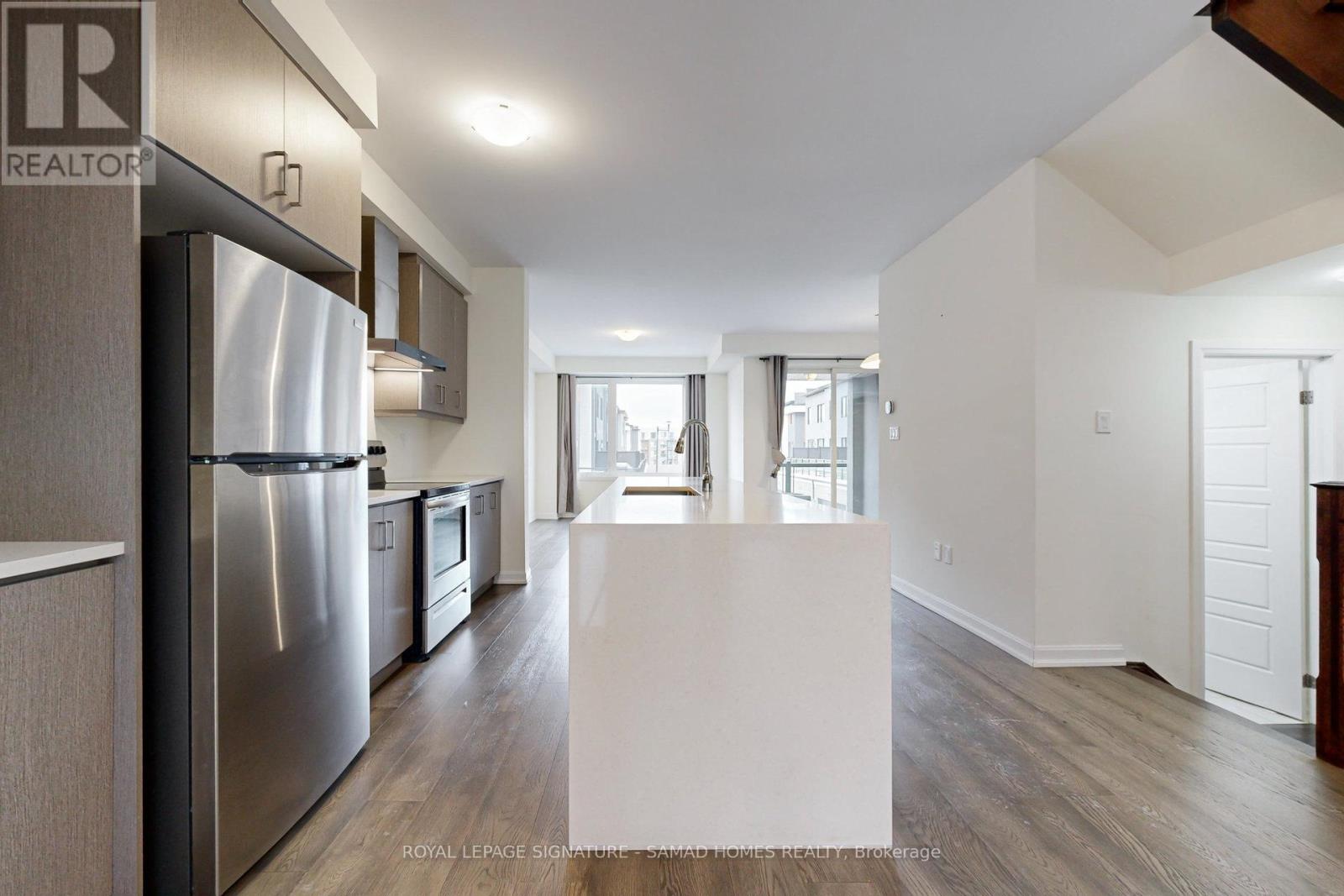 3 - 98 Huguenot Road, Oakville, Ontario  L6H 0X3 - Photo 10 - W12583606