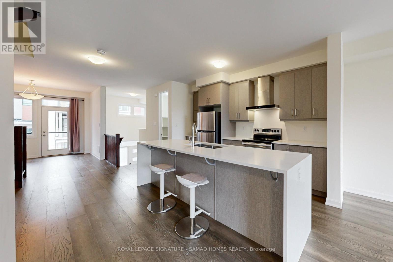 3 - 98 Huguenot Road, Oakville, Ontario  L6H 0X3 - Photo 7 - W12583606