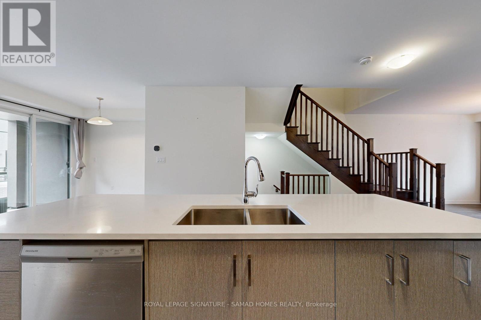 3 - 98 Huguenot Road, Oakville, Ontario  L6H 0X3 - Photo 8 - W12583606