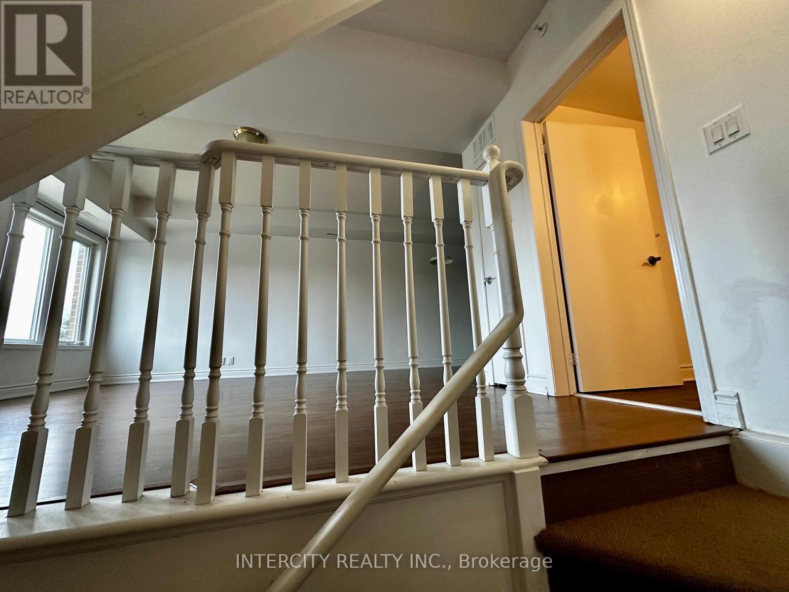 206 - 25 Richgrove Drive, Toronto, Ontario  M9R 0A3 - Photo 3 - W12583610